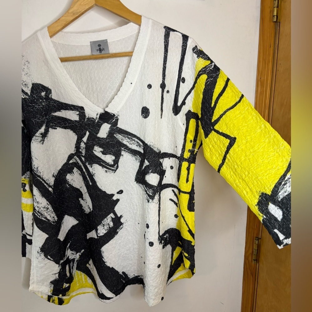 Inoah Waffle Cyrus Abstract Print V-Neck Women's Top - Picture 3 of 7